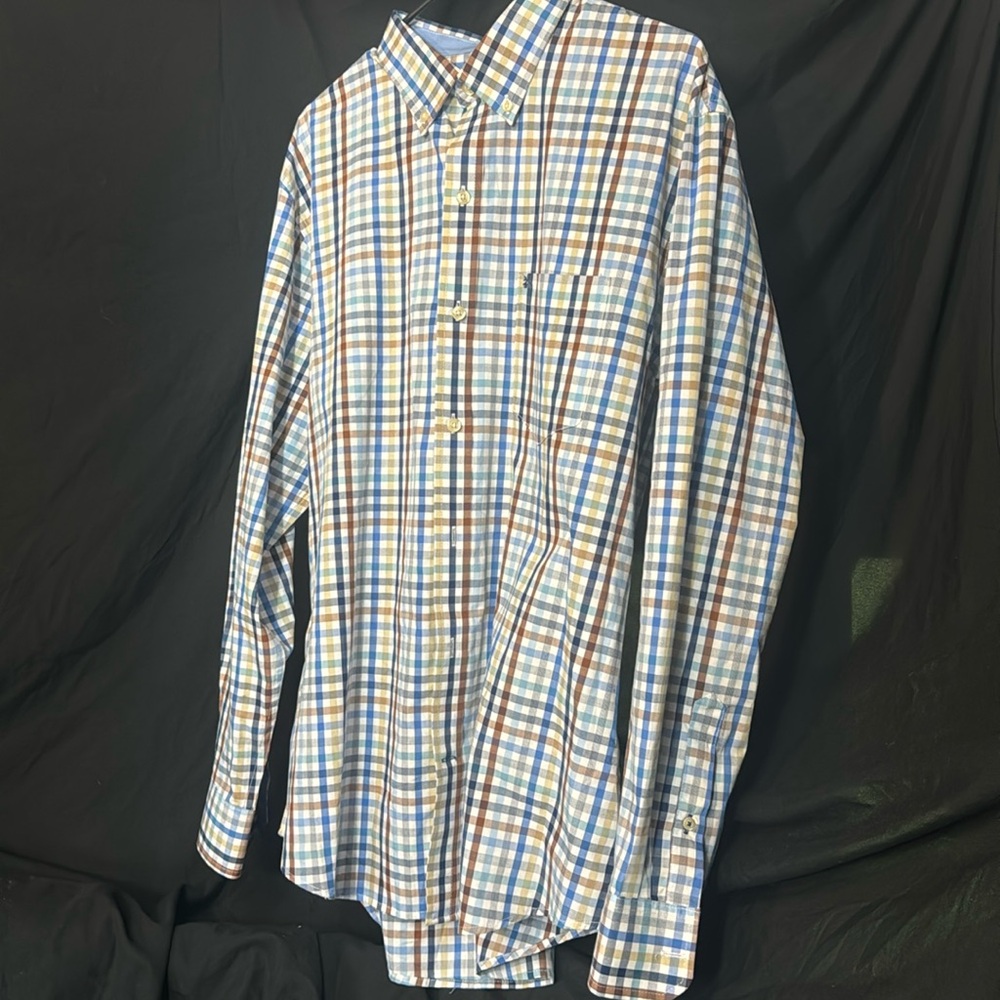 Izod Size L performance plaid long sleeve button-down like new